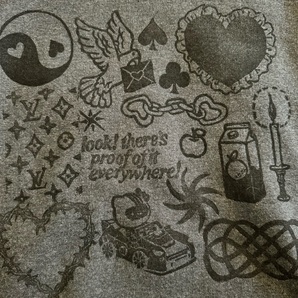 Medium block printed Hanes pre-owned sweatshirt - Picture 4 of 5